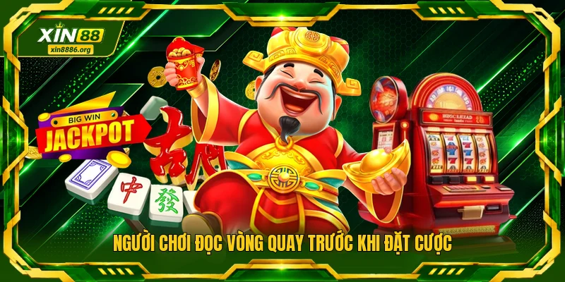 Người chơi đọc vòng quay trước khi đặt cược